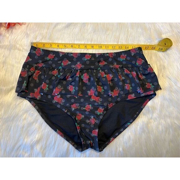 Hot Topic Rose Polka Dot Skirted High-Waisted Swim Bottoms Plus Size 1 - Picture 5 of 7